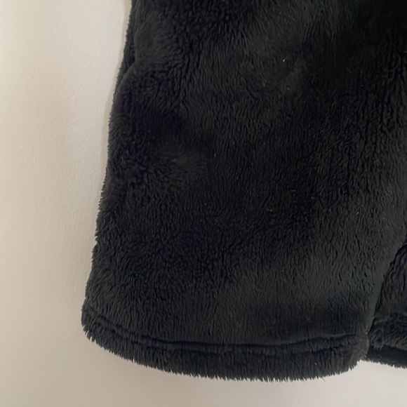 Old Navy EUC girl’s soft fuzzy black vest Size Large 10-12 - Picture 4 of 5